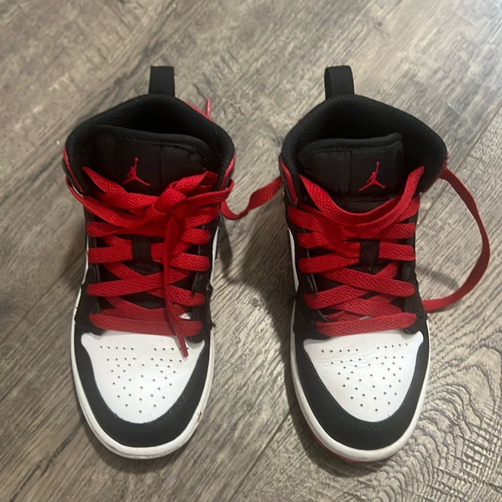 Jordan sneakers for toddler in great condition
